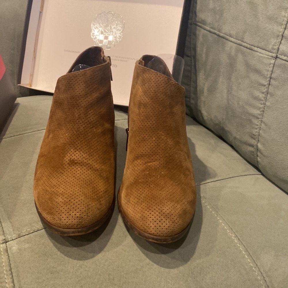 Vince Camuto  ankle booties suede - Picture 6 of 6